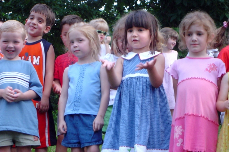Preschoolers singing at end-of-year picnic